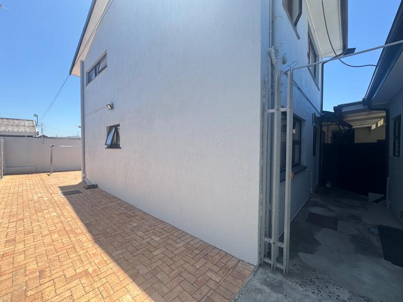 7 Bedroom Property for Sale in Cravenby Western Cape